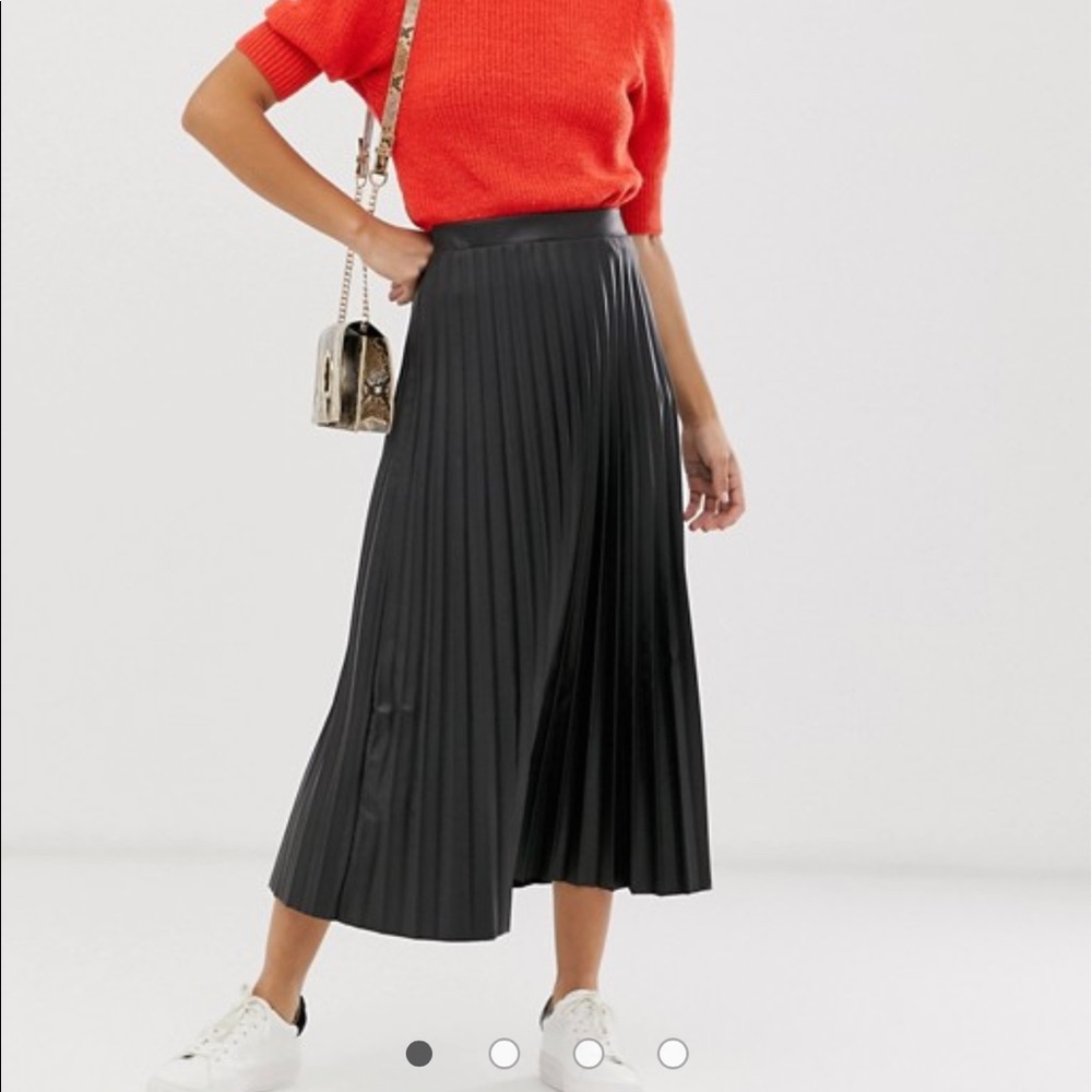 ASOS faux leather pleated skirt in black NWT 6 & 8